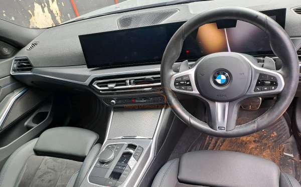 BMW 330i CKD