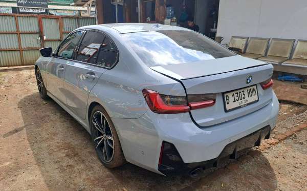 BMW 330i CKD