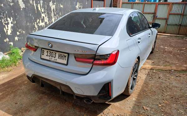 BMW 330i CKD