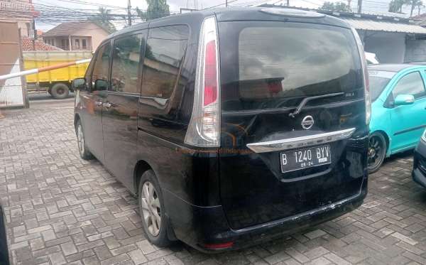 NISSAN SERENA 2.0