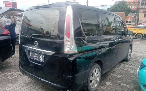 NISSAN SERENA 2.0
