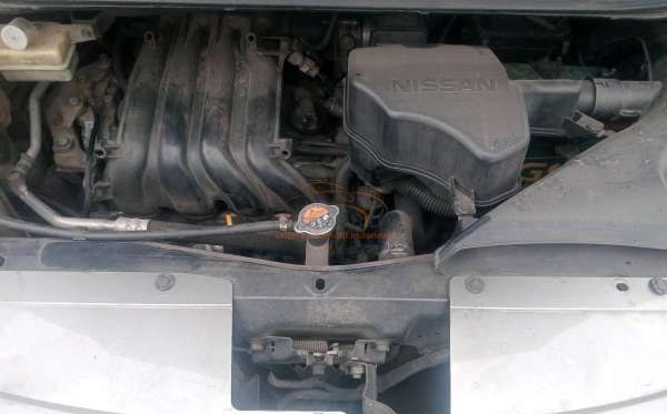 NISSAN SERENA 2.0
