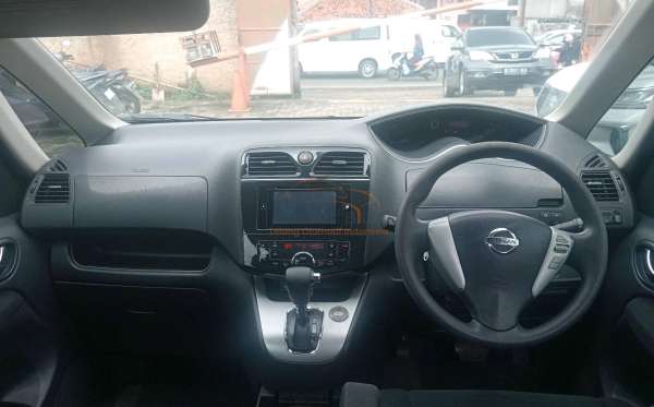 NISSAN SERENA 2.0