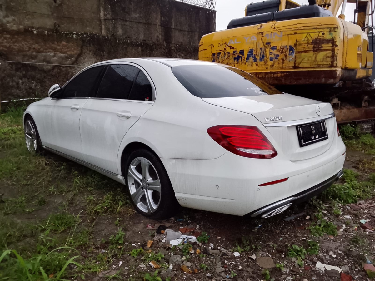 MERCEDES BENZ  E 250