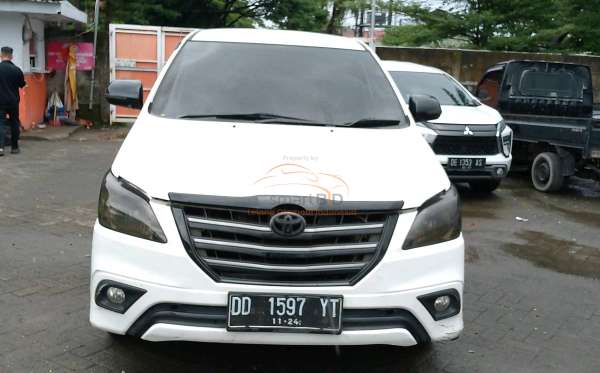 TOYOTA INNOVA G