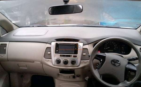 TOYOTA INNOVA G