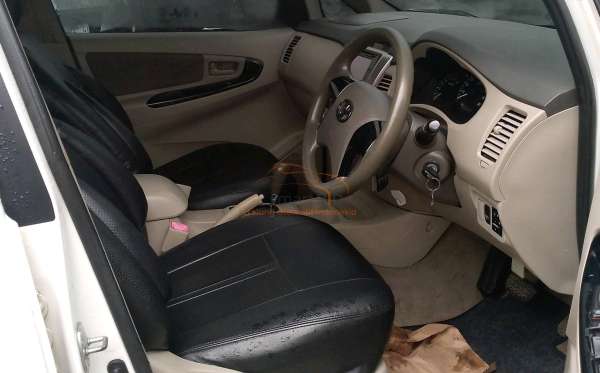 TOYOTA INNOVA G
