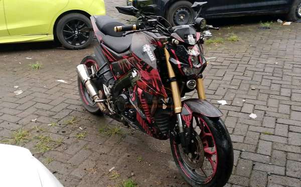 YAMAHA MT 15
