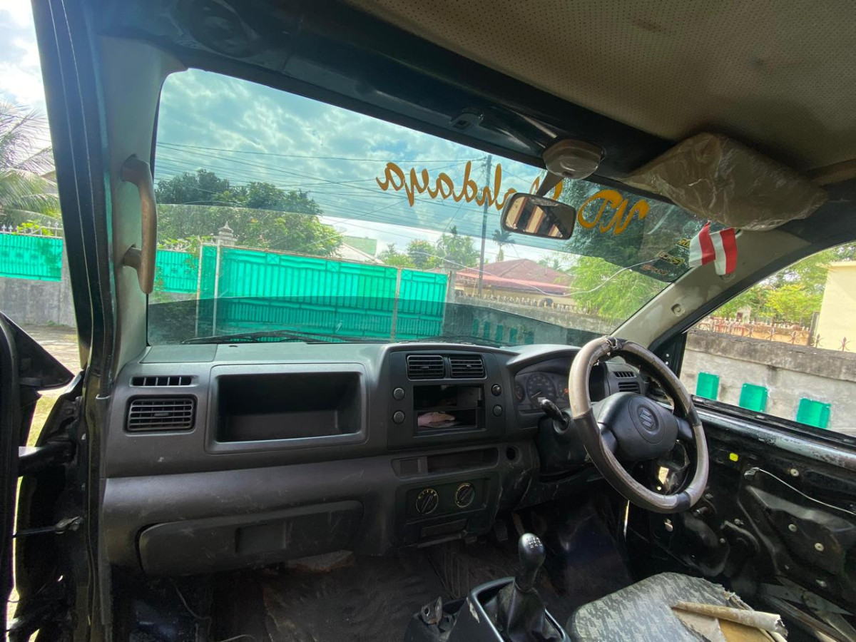 SUZUKI  CARRY MEGA  P.U