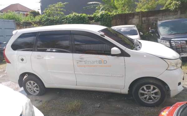 DAIHATSU XENIA