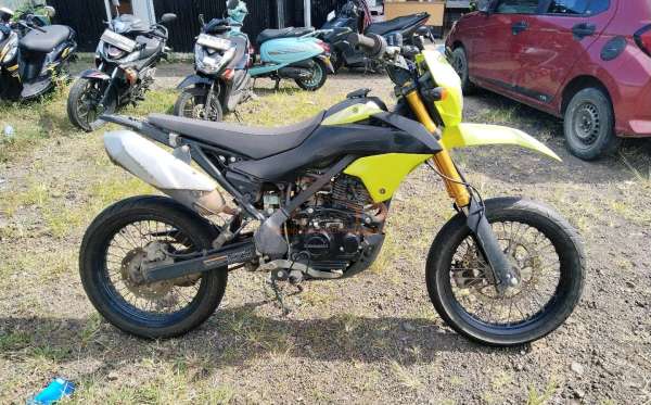 KAWASAKI  D-TRACKER SE