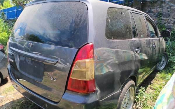 TOYOTA KIJANG INNOVA E