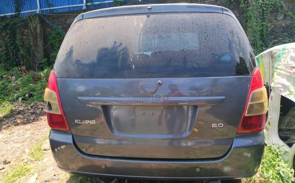 TOYOTA KIJANG INNOVA E