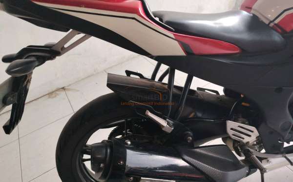 YAMAHA R15