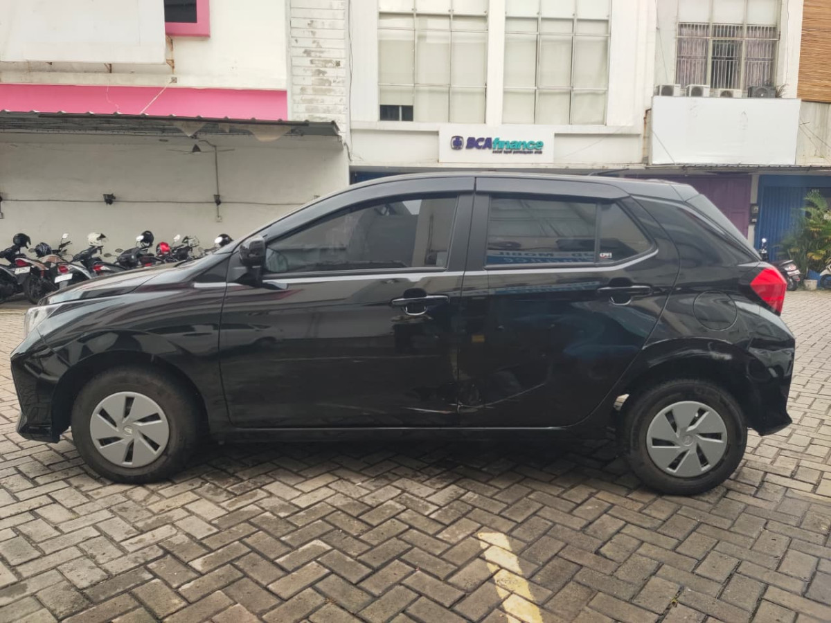 DAIHATSU  AYLA  1.0 M