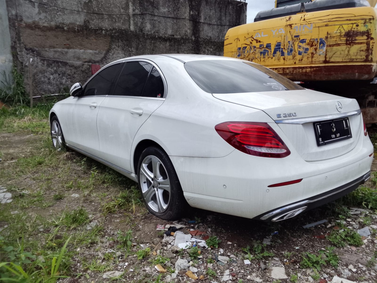 MERCEDES BENZ  E 250