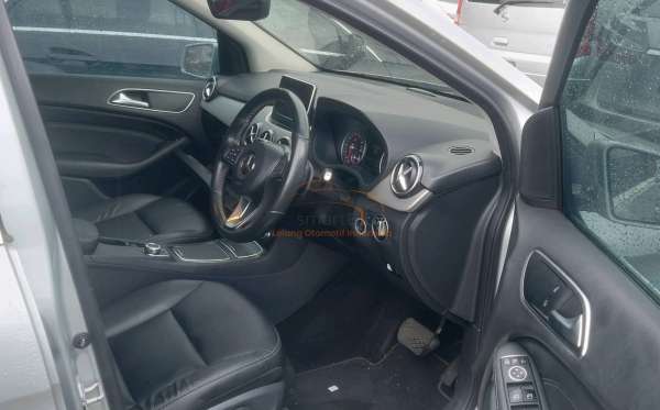 MERCEDES BENZ B 200 AT