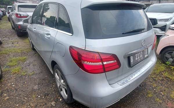 MERCEDES BENZ B 200 AT