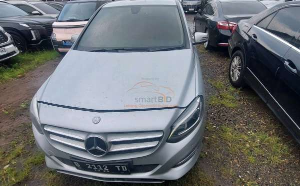MERCEDES BENZ B 200 AT