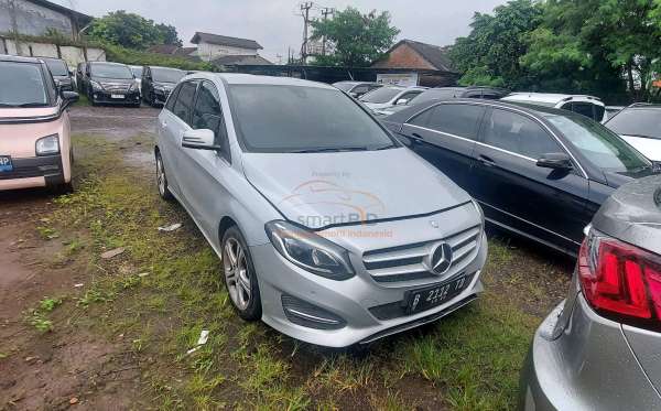 MERCEDES BENZ B 200 AT