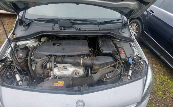 MERCEDES BENZ B 200 AT