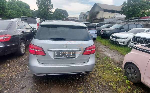 MERCEDES BENZ B 200 AT