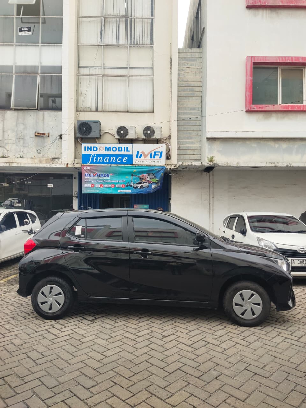 DAIHATSU  AYLA  1.0 M