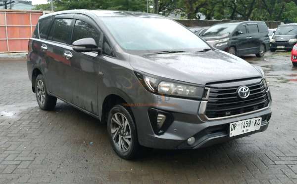 TOYOTA INNOVA