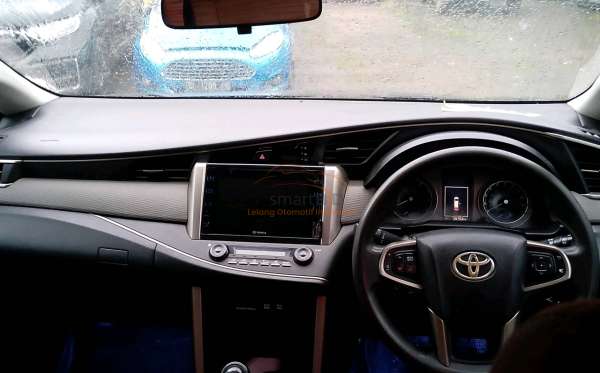 TOYOTA INNOVA