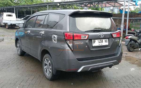 TOYOTA INNOVA