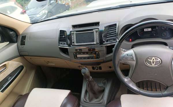 TOYOTA FORTUNER G 2.5