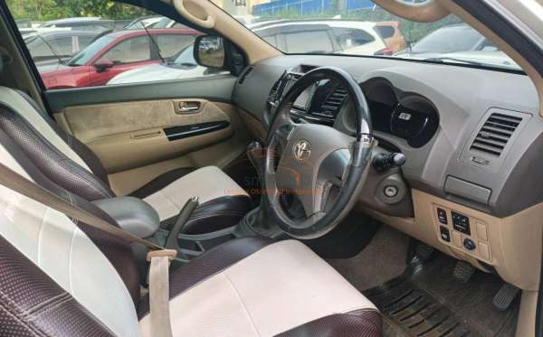 TOYOTA FORTUNER G 2.5