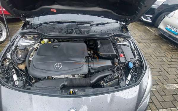 MERCEDES BENZ CLA 200