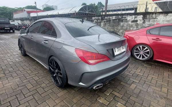MERCEDES BENZ CLA 200