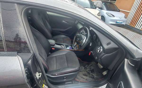 MERCEDES BENZ CLA 200