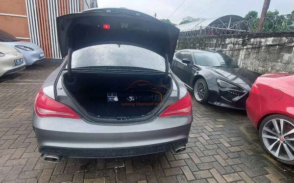 MERCEDES BENZ CLA 200