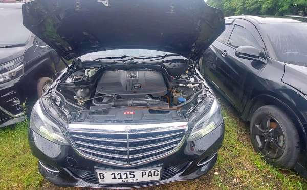 MERCEDES BENZ E 250