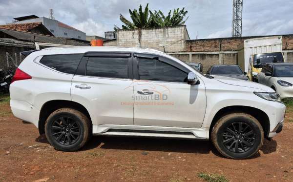 MITSUBISHI PAJERO SPORT DAKAR