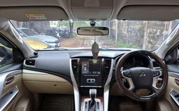 MITSUBISHI PAJERO SPORT DAKAR