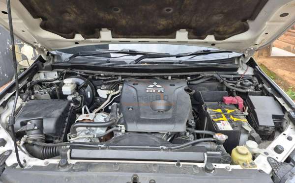 MITSUBISHI PAJERO SPORT DAKAR