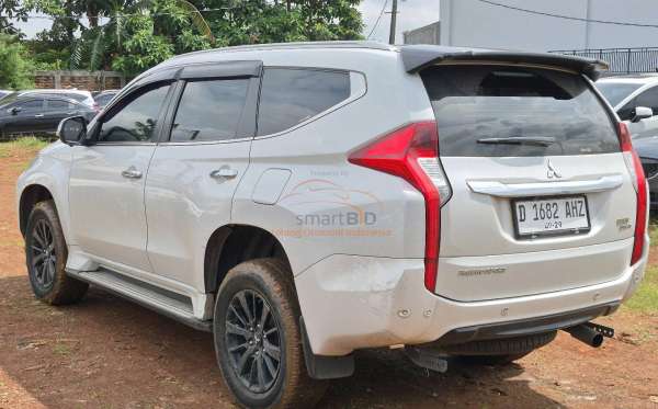 MITSUBISHI PAJERO SPORT DAKAR