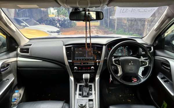 MITSUBISHI PAJERO SPORT DAKAR