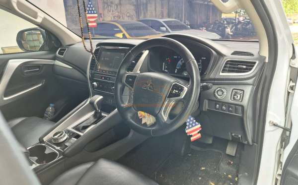 MITSUBISHI PAJERO SPORT DAKAR