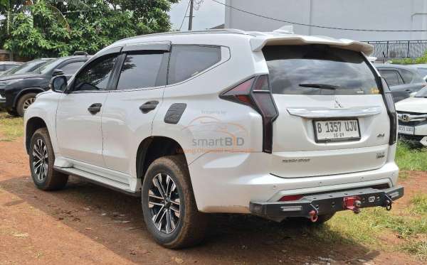 MITSUBISHI PAJERO SPORT DAKAR