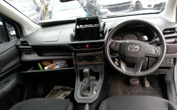 TOYOTA AVANZA E