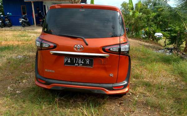 TOYOTA  SIENTA  1.5 Q
