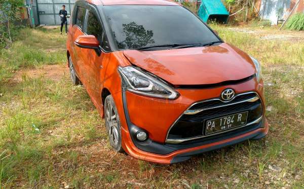 TOYOTA  SIENTA  1.5 Q