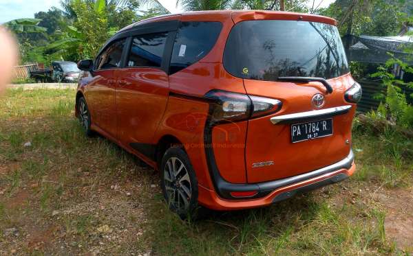 TOYOTA  SIENTA  1.5 Q