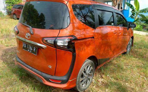 TOYOTA  SIENTA  1.5 Q