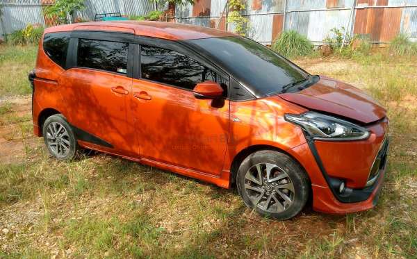 TOYOTA  SIENTA  1.5 Q